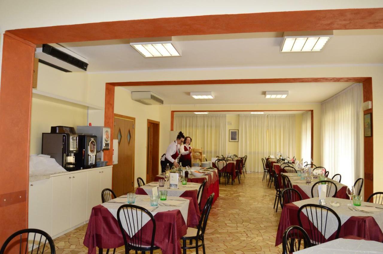Hotel Perla 세니갈리아 외부 사진
